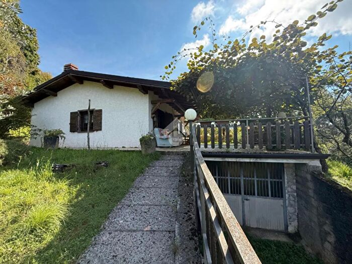 Casa quadrilocale in vendita in Via Ogniga, Polaveno