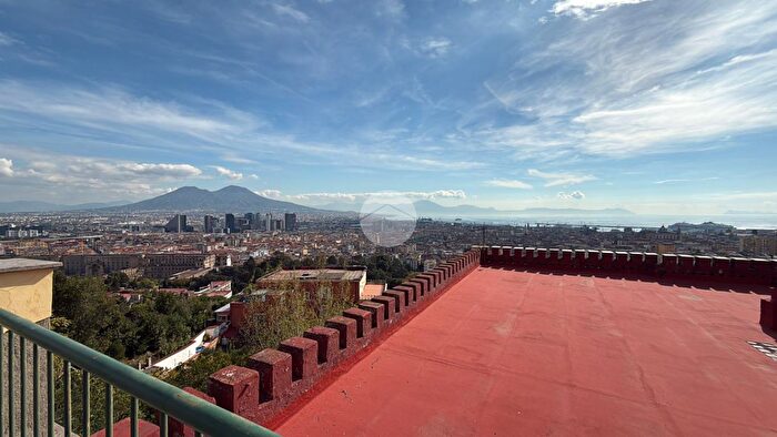 Appartamento trilocale in vendita in Via Ottavio Morisani, Napoli