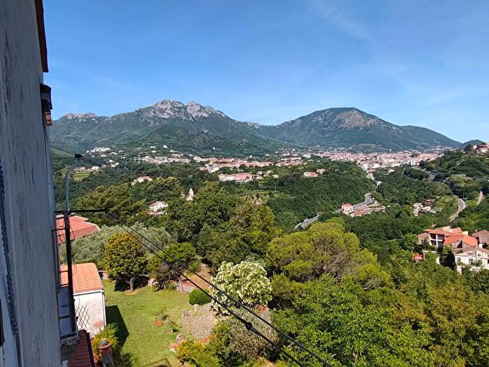Appartamento trilocale in vendita in Via Gennaro Lamberti, Cava De' Tirreni