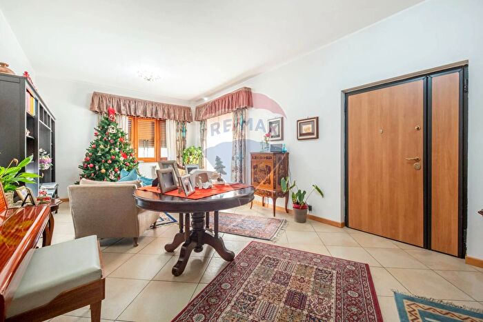 Casa con 10 locali in vendita in Via Firenze, San Giovanni La Punta