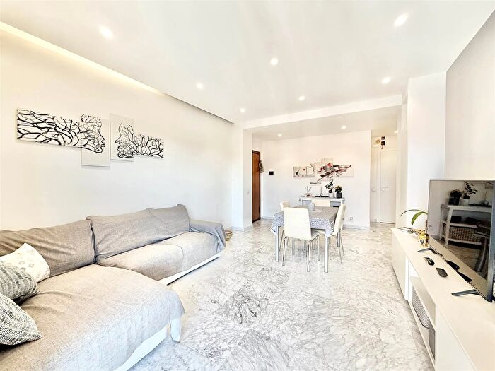 Appartamento trilocale in vendita in Via Antonio Locatelli F, Catania