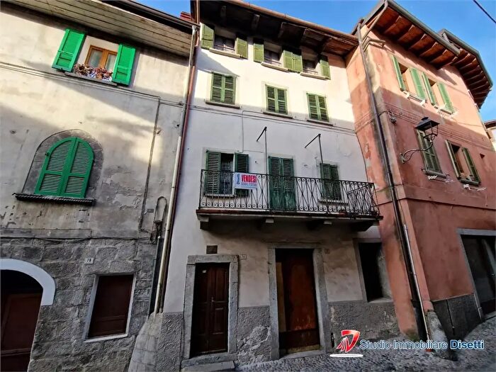 Casa con 11 locali in vendita in Via Cesare Battisti, Edolo