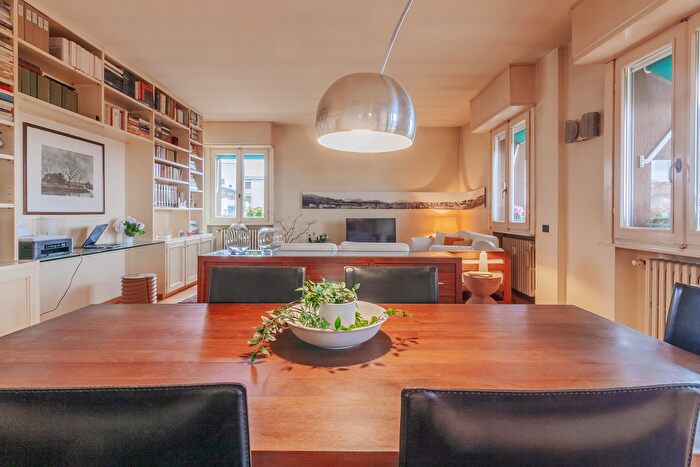 Appartamento con 7 locali in vendita in Via Fratelli Galimberti, Cantu