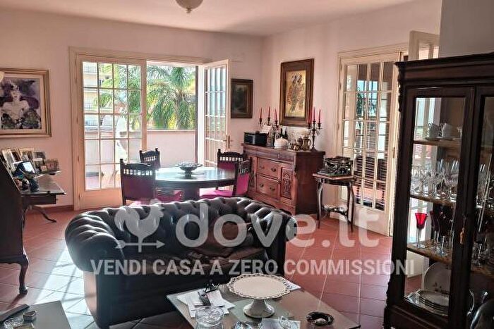 Casa con 5 locali in vendita in Reggio Calabria