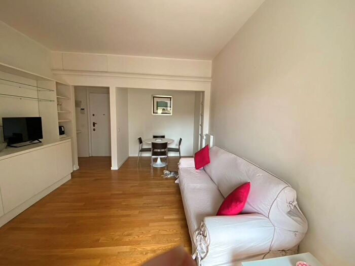 Appartamento bilocale in affitto in Via Monte Leone, Monte Rosa Lotto, Milano