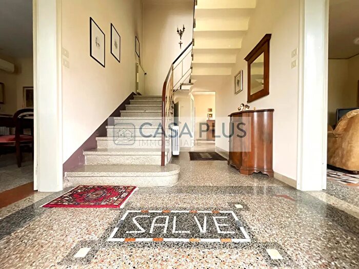 Casa con 9 locali in vendita in Tombolo