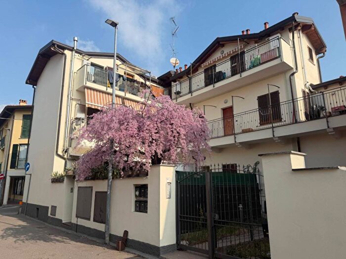 Appartamento monolocale in affitto in Via Giuseppe Verdi, Centro, Carate Brianza