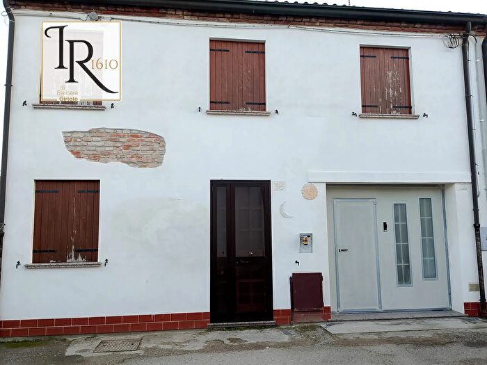 Casa con 8 locali in vendita in Badia Polesine