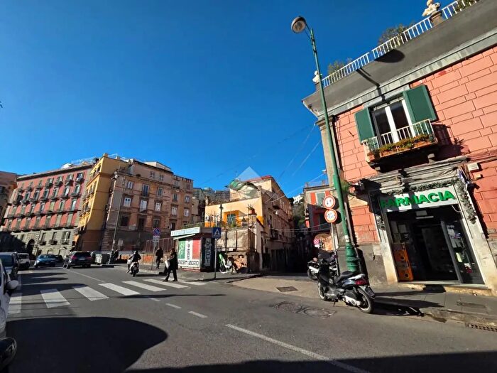Appartamento bilocale in vendita in Salita SantAntonio ai Monti, Napoli