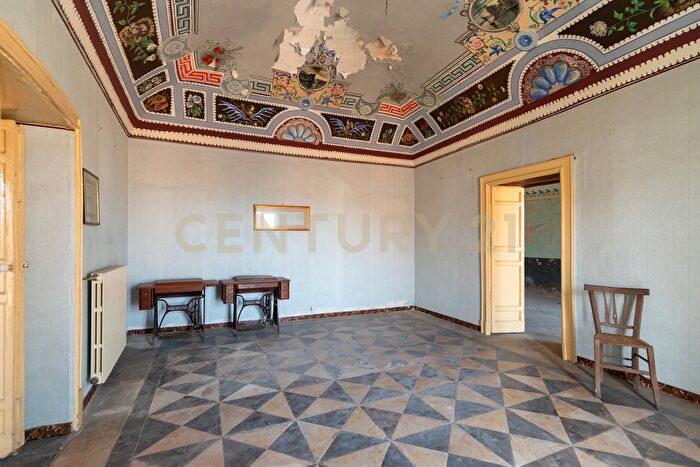 Casa con 9 locali in vendita in Via Roma, Vizzini