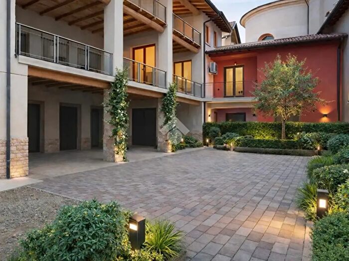 Appartamento trilocale in vendita in Via Manzoni, Brignano Gera DAdda