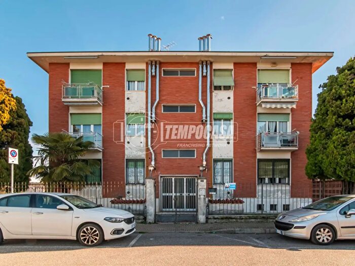 Appartamento trilocale in vendita in Desio