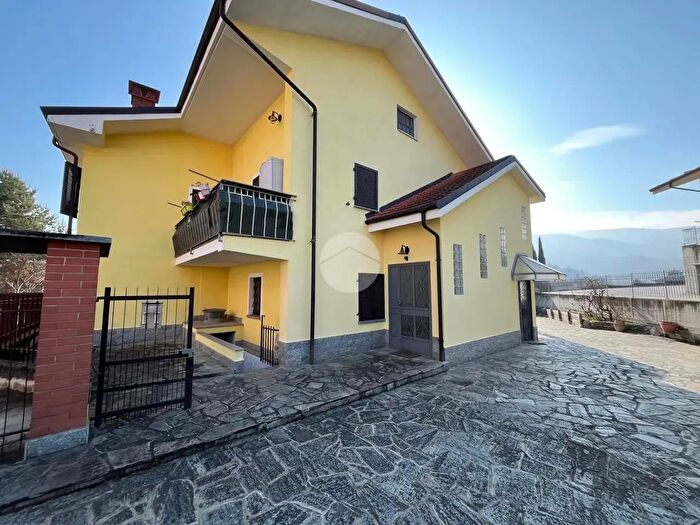 Casa con 10 locali in vendita in Via Bagnolo, Barge