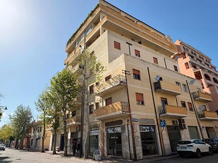 Appartamento con 5 locali in vendita in Via Montello, Olbia