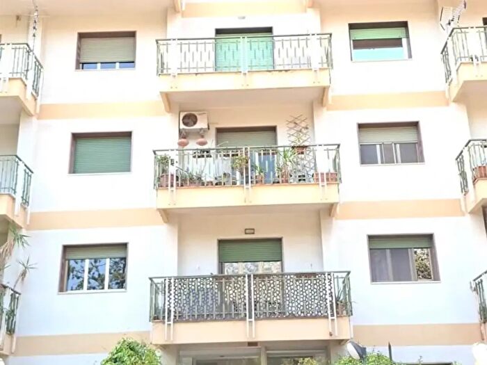 Appartamento con 8 locali in vendita in Piazza Papa Giovanni Paolo II, Palermo