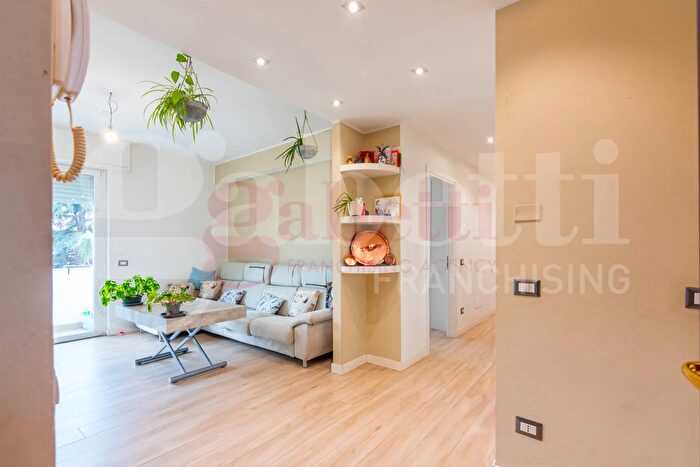 Appartamento trilocale in vendita in Via San Vigilio, Milano