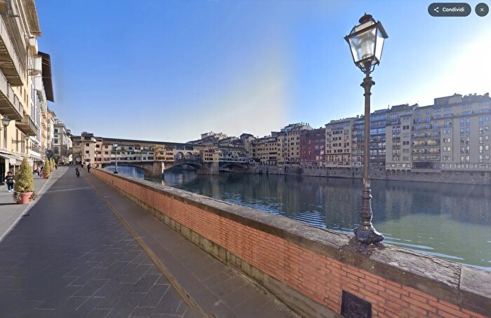 Appartamento con 7 locali in vendita in Lungarno Luisa De Medici, Firenze