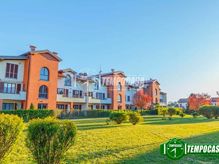 Appartamento trilocale in vendita in Via del Campo Breve, Besate