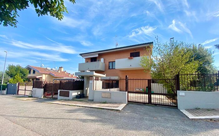 Appartamento trilocale in affitto in Via del Fosso Centroni, Roma