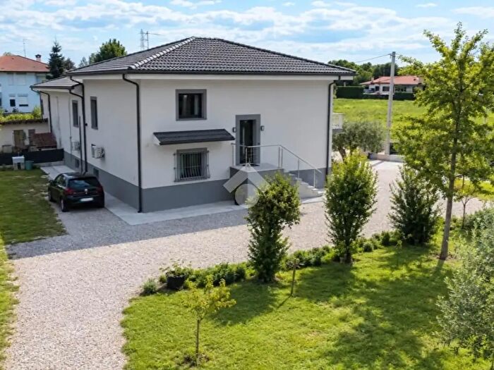 Appartamento quadrilocale in vendita in Via Borgo Carlessi, Rosa'