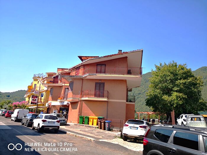 Appartamento quadrilocale in vendita in Via Empolitana, Pisoniano