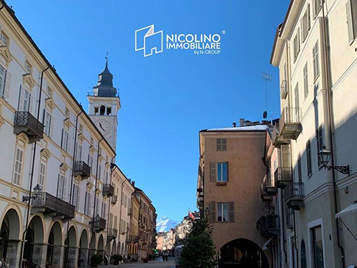 Appartamento trilocale in affitto in Via Roma, Centro Storico, Cuneo