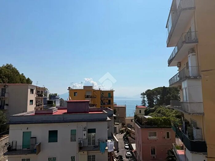 Appartamento quadrilocale in vendita in Via Posillipo, Napoli