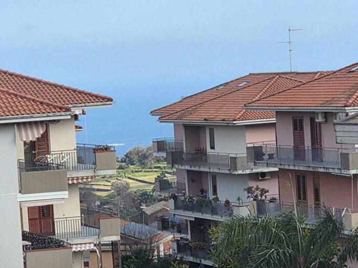 Casa trilocale in affitto in Via Giuseppe Leonardi, Aci Catena