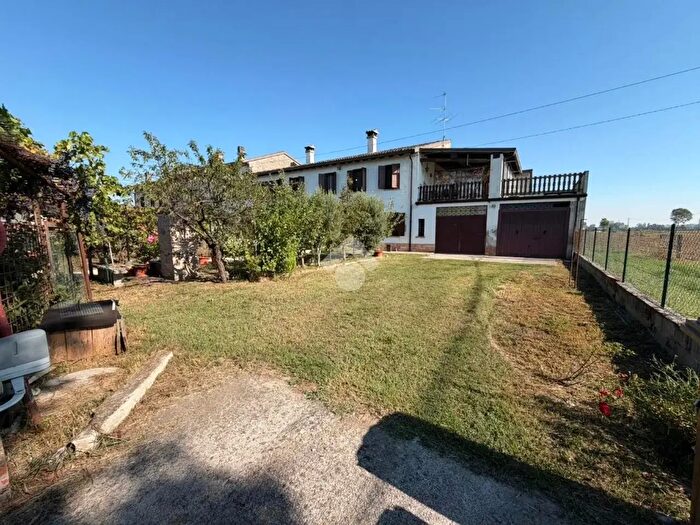 Casa con 5 locali in vendita in Via Bologne, Redondesco