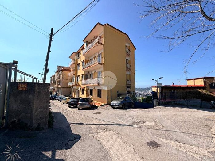 Appartamento trilocale in affitto in Via Vicinale Per Agnano Masseria Grande, Pianura, Napoli