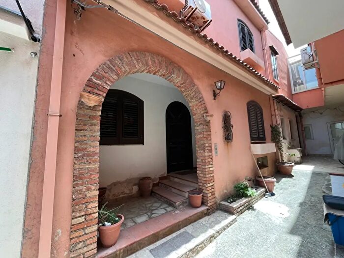 Casa quadrilocale in vendita in Via Cicerata Snc, Barcellona Pozzo Di Gotto