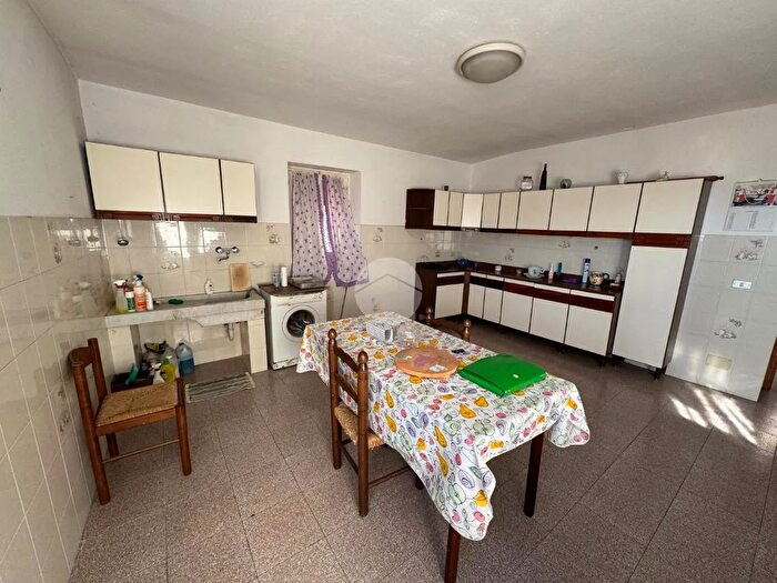 Casa con 6 locali in vendita in Via Novembre, Maissana