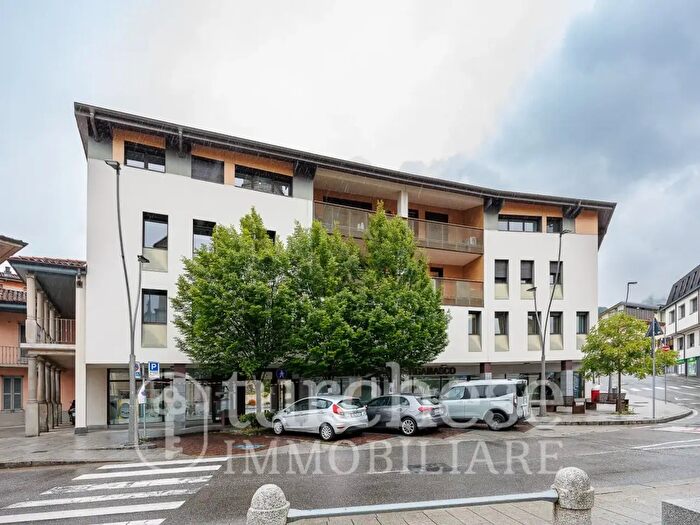 Appartamento quadrilocale in vendita in Piazza Umberto I, Nembro