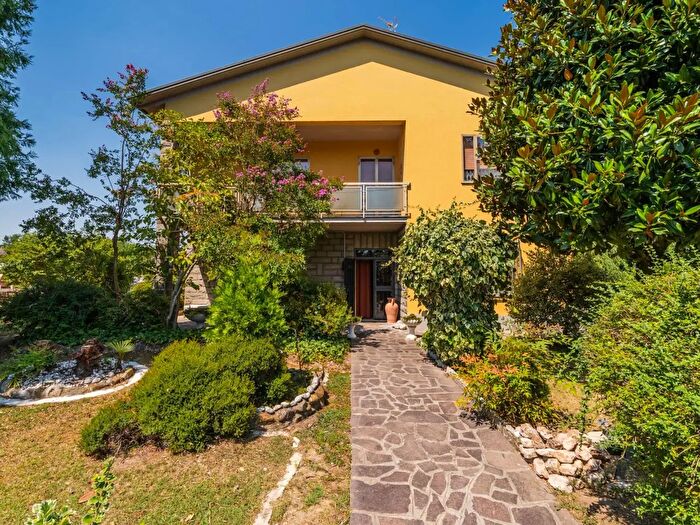 Casa con 8 locali in vendita in Via Pavese, San Giovanni In Persiceto