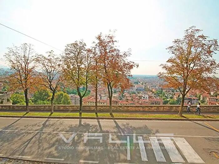 Appartamento con 6 locali in affitto in Viale delle Mura, Bergamo
