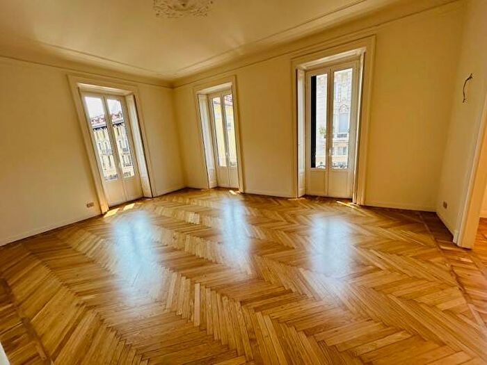 Appartamento quadrilocale in affitto in Via Gustavo Modena, Indipendenza, Milano