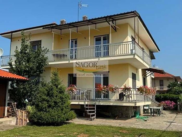 Appartamento quadrilocale in vendita in Via Pinerolo, Cavour