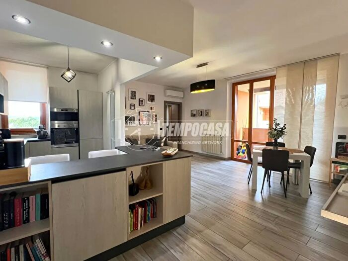 Appartamento trilocale in vendita in Caponago