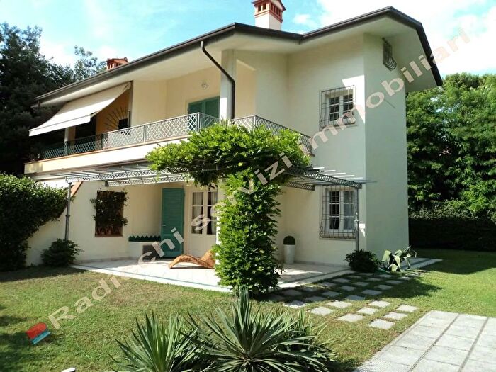 Casa trilocale in affitto in Via Ammiraglio Morin a, Forte Dei Marmi