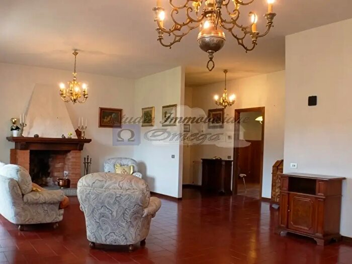 Appartamento con 6 locali in vendita in Viale Galileo Galilei, Prato