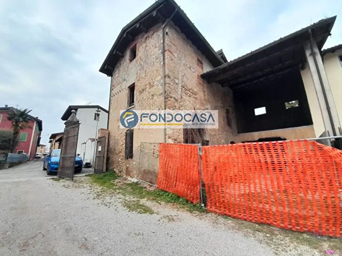 Casa con 10 locali in vendita in Via Damiano Chiesa, Lonato