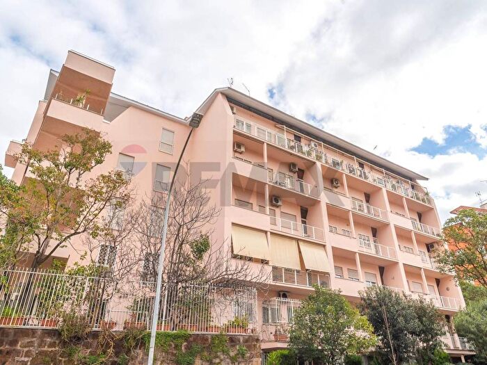 Casa trilocale in affitto in Via Apuania, Bologna, Roma