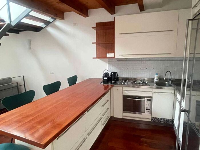 Appartamento trilocale in affitto in Alzaia Naviglio Grande, Navigli Darsena, Milano