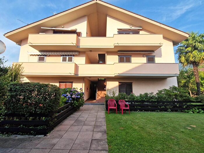 Appartamento trilocale in vendita in Via Case Nuove, Colico