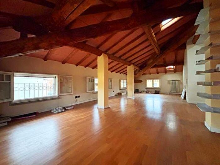 Casa con 5 locali in vendita in Viale Mentana, Parma