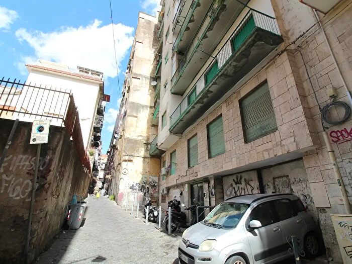 Appartamento bilocale in vendita in Vicoletto Zuroli ai Tribunali, Napoli