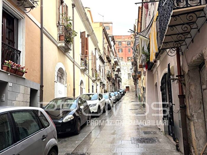 Appartamento trilocale in affitto in Via Lepanto, Marina, Cagliari