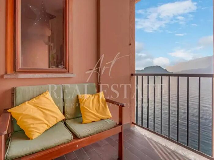 Appartamento trilocale in vendita in Via Statale, Varenna