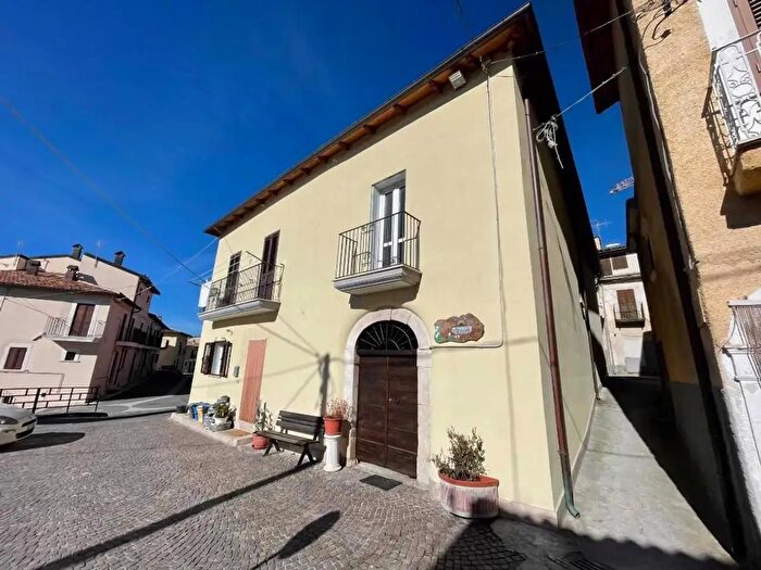 Appartamento quadrilocale in vendita in Piazza Palazzo Snc, Barisciano