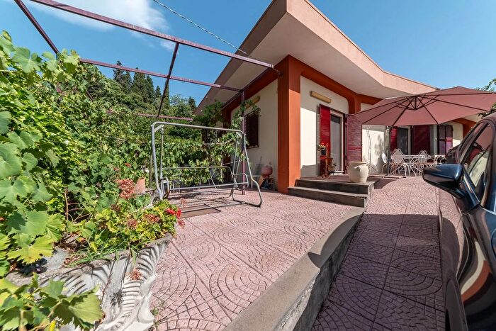 Casa con 6 locali in vendita in Via Praiola Riposto, Riposto